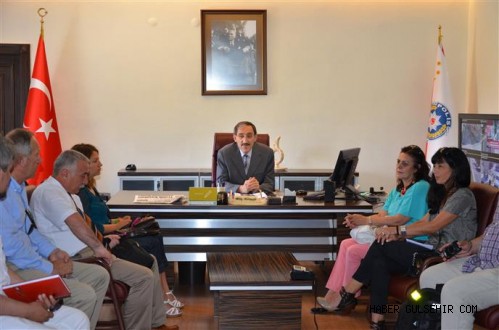 Kapadokya Kadın Dayanışma Derneği Başkanı ve beraberindeki heyet İl Emniyet Müdürü Kalayoğlu'nu ziyaret etti.