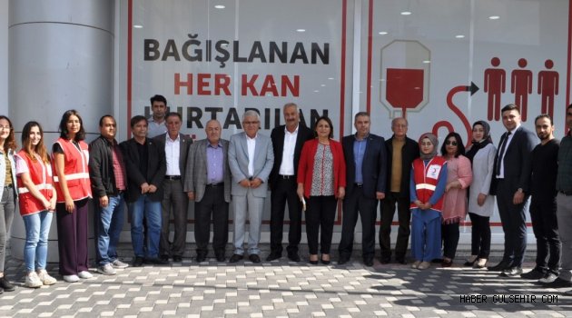 Milletvekili Sarıaslan, Adana Milletvekili Şevkin ile Birlikte Kızılay Nevşehir Şube Başkanlığını ziyaret ettiler.