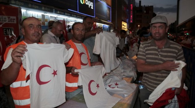 Nevşehir Belediyesi Vatandaşlara Ayyıldızlı Tişört Dağıtıldı