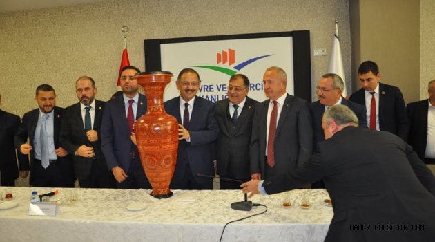 Nevşehir Oda ve Borsaları Çevre ve Şehircilik Bakanı ÖZHASEKİ’yi makamında ziyaret etti.