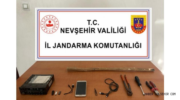 Park Halindeki Aracın Camını Kırarak Hırsızlık Yapan Şahıs Yakalandı..