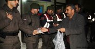  Nevşehir Valiliği personeli nöbetçi polis ve jandarma noktasını ziyaret ederek çorba ikramında bulundu.