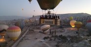 Kapadokya'da Balonlar Kadına Yönelik Şiddete Dikkat Çekmek İçin Havalandı