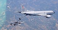 Orgeneral Akın Öztürk KC-135R tanker uçağı ile yakıt ikmali yaptı