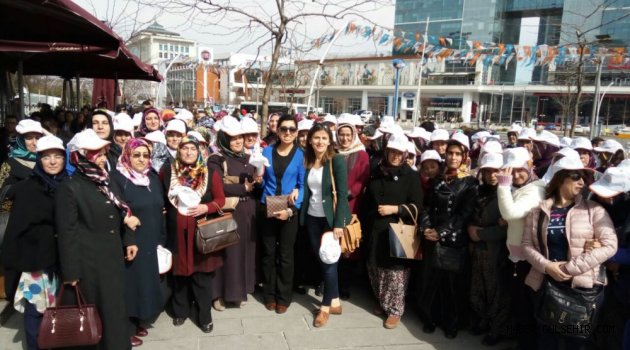 Uçhisar Kalkınma ve Dayanışma Derneği üyesi kadınlar, Ankara’daki kadınlar günü etkinliğine katıldı.