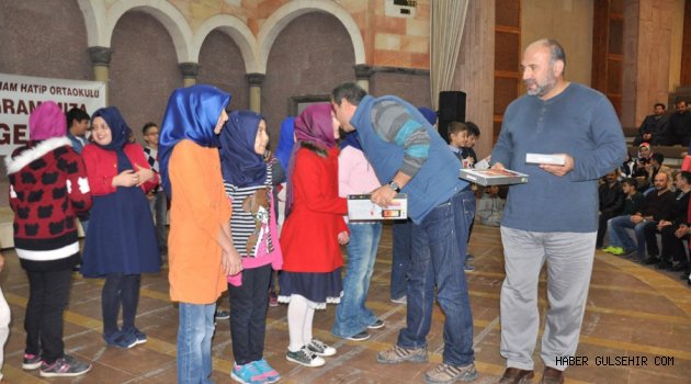 2000 Evler İmam Hatip Ortaokulundan Öğrencilerine Hediye Yağmuru