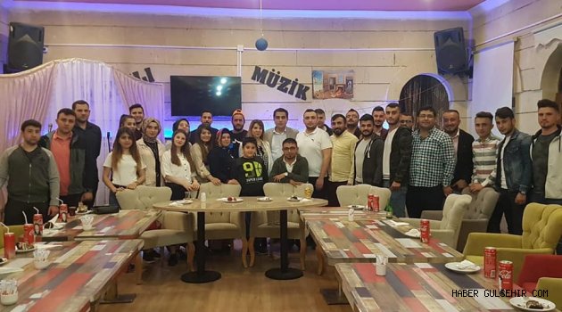 Ak Gençlikten Başkan Çiftçi'ye Doğum Günü Sürprizi.