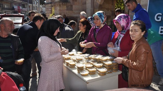 Ak Parti Gülşehir Kadın Kolları Aşure Dağıttı.