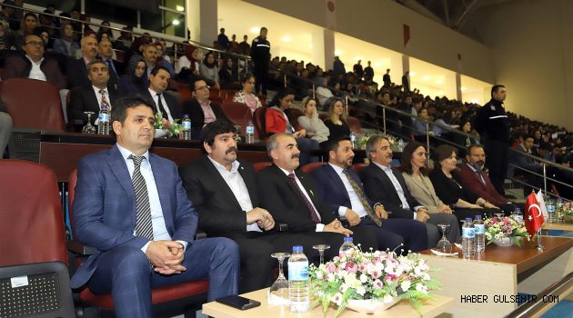 BELEDİYE BAŞKANI RASİM ARI ‘ÜNİVERSİTEYE İLK ADIM’ ETKİNLİĞİNE KATILDI