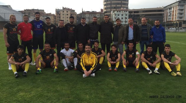 Doç. Dr. Özgür Özdemir, Ürgüpspor’a Forma Hediye etti