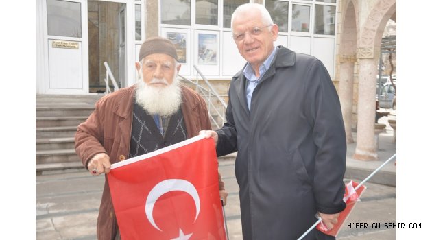 Göreme Belediyesi Bayrak dağıttı