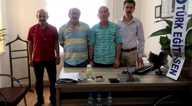 Göreve Dönen Müdür Uğur'a Teşekkür Etti