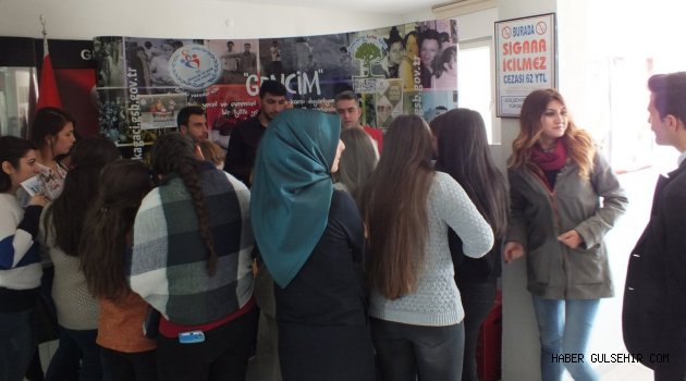 Gülşehir Gençlik Merkezi; Meslek Yüksek Okuluna Tanıtıcı Stant Açtı.