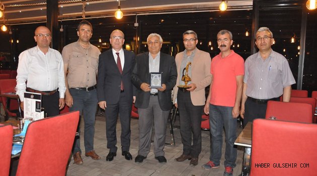 HUKUK ZAFERLERİNİN MİMARINA PLAKET