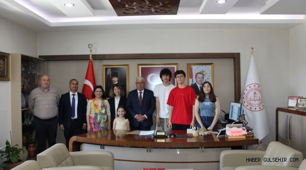 İSTANBUL KÖY HİZMETLERİ ANADOLU LİSESİNDEN İL MİLLİ EĞİTİM MÜDÜRÜ YUSUF YAZICI'YA ZİYARET