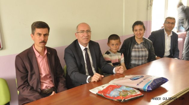 İSTİKLAL MARŞI HASSASİYETİNE MİLLİ FORMA HEDİYESİ