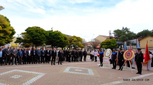 Cumhuriyetin 102. Kuruluş Yılı Dolayısıyla Gülşehir'de Çelenk Sunma Etkinliği Yapıldı.