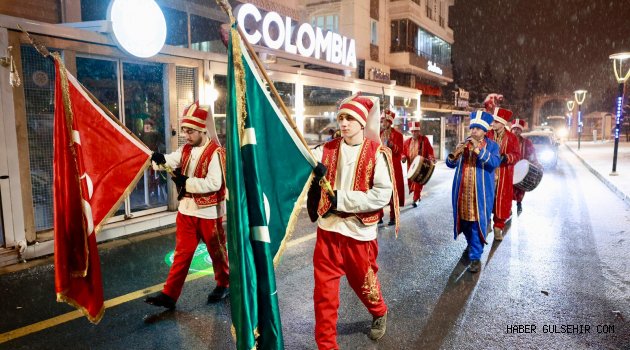 Mehteran Takımı Marşlar Çalarak Osmanlı Geleneğini Sürdürüyor