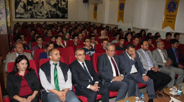 NEVŞEHİR ANADOLU LİSESİ’NDEN DUYGULANDIRAN 15 TEMMUZ ŞEHİTLERİ ANMA PROGRAMI