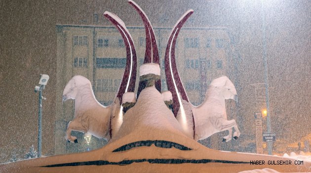 NEVŞEHİR’DE KAR KALINLIĞI 44 CM’YE YÜKSELDİ