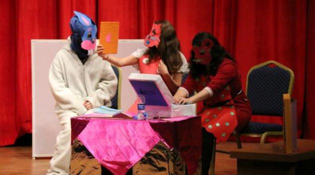 Öğrencilerden ‘Kuklalar Dünya Sorunlarını Konuşuyor!’ Konulu Gösteri