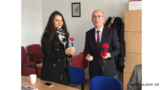 Öğretmenlere Kalemli Karanfilli Başlangıç