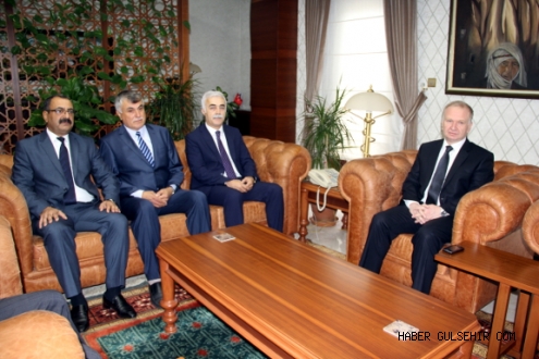 PTT YÖNETİCİLERİ VALİ CEYLAN’I ZİYARET ETTİ