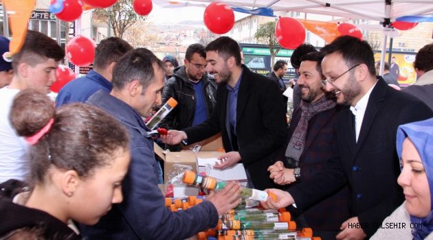 Rasim Arı, Nevşehirli vatandaşlara fidan dağıttı