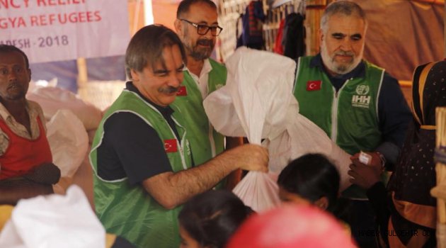 Rektör Bağlı ve İHH Gönüllülerinden Arakanlı Müslümanlara Yardım