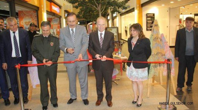 Şehit Aileleri Yararına Ebru Sergisi Açıldı.