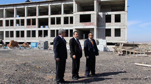 ŞİMŞEK, Gülşehir İmam Hatip Ortaokulu Binasında İncelemelerde Bulundu.