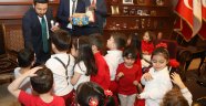 ÇOCUKLARDAN BAŞKAN ARI’YI MUTLU EDEN ZİYARET