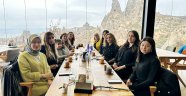Kadın gazeteciler kahvaltıda bir araya geldi