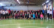 Kulüpler arası; ''Küçükler Kız Voleybol İl Birinciliği''nde' Kupalar Sahiplerini Buldu.