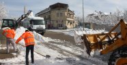 Uçhisar Belediyesi kar temizleme çalışmalarını sürdürüyor.