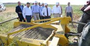 VALİ İLHAMİ AKTAŞ PATATES HASADI YAPAN ÇİFTÇİLERLE BULUŞTU