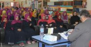YAZAR AYTEKİN KAYSERİ TOMARZA’DA YAZARLIK VE TÜRK DİLİ ÜZERİNE ÖĞRENCİLERE HİTAP ETTİ