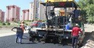 YENİ TOKİ BÖLGESİNDE SICAK ASFALTLAMA ÇALIŞMALARI SÜRÜYOR