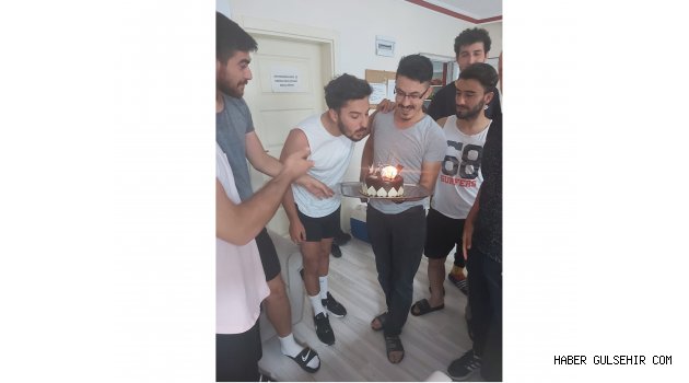 Takım arkadaşlarından Tugay Yıldırım'a sürpriz doğum günü