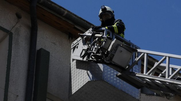 Tele Takılan Kırlangıcı İtfaye Ekipleri Kurtardı.