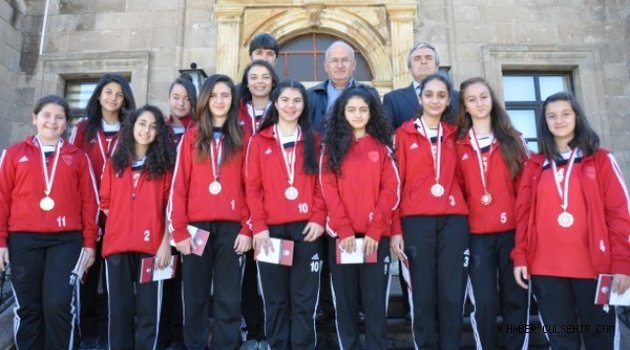 Türkiye Yarı Finalisti Futsal Takımından Ürgüp Belediyesi'ne Ziyaret