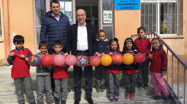 Uğur'dan Çocuklara Nevruz Hediyesi