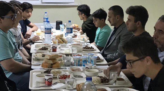 Vali Aktaş, İmam Hatipliler ile İftarda Buluştu